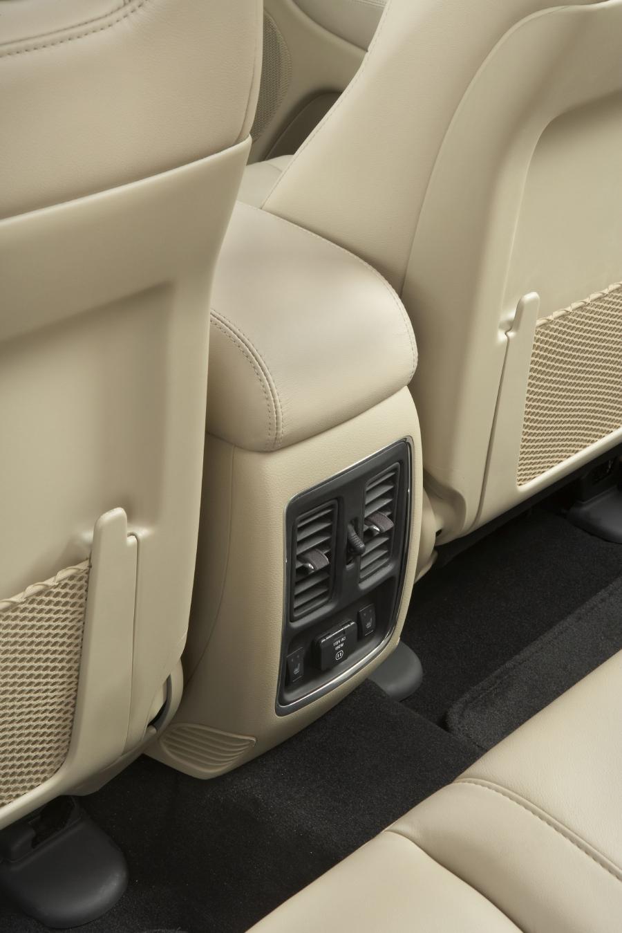  Jeep Grand Cherokee 2011 года  (фото 26 из 91)